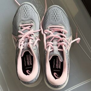 ASICS women’s gel contend running shoe
Size 10
Color: sheet rock/glacier pink